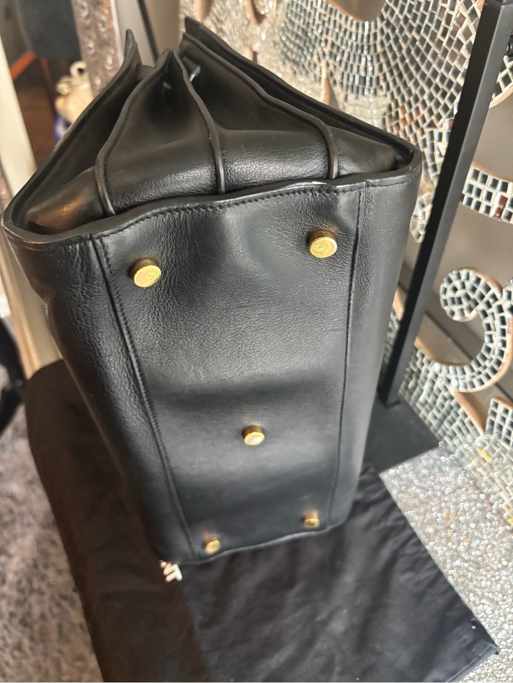 ⭐️Yves Saint Laurent Black Leather Sac De Jour Handbag with Authentication⭐️ - Picture 13 of 15